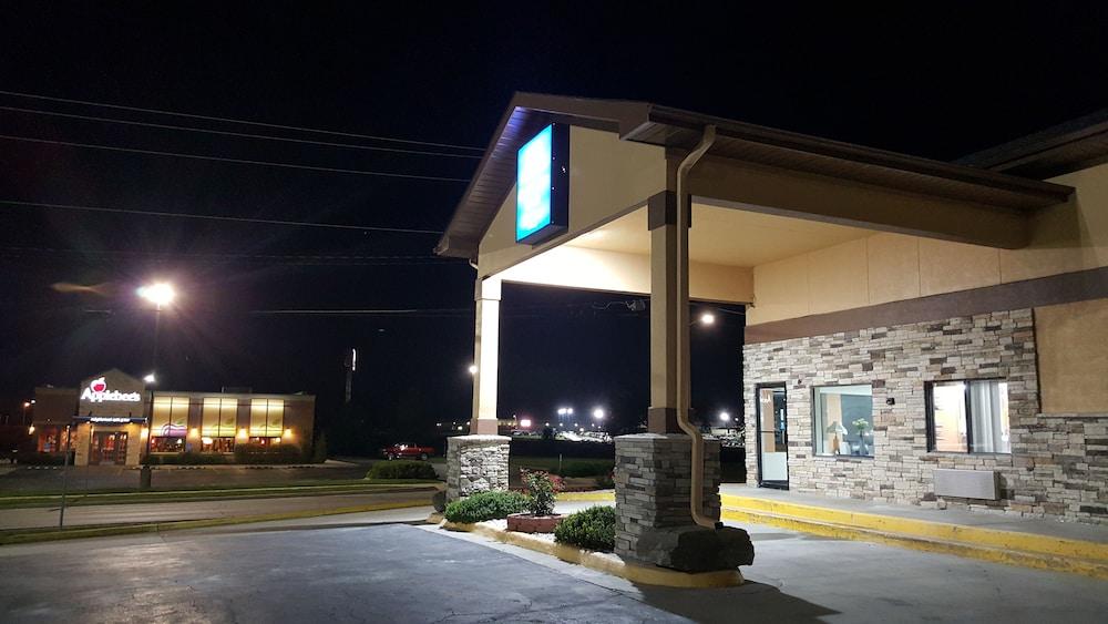 Americas Best Value Inn & Suites Harrisonville