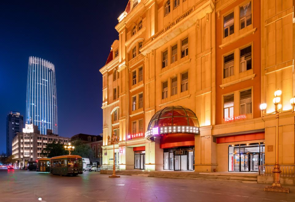 [Ibis 호텔 (천진 기차역 진완 광장)의 고풍스러운 외관 이미지]