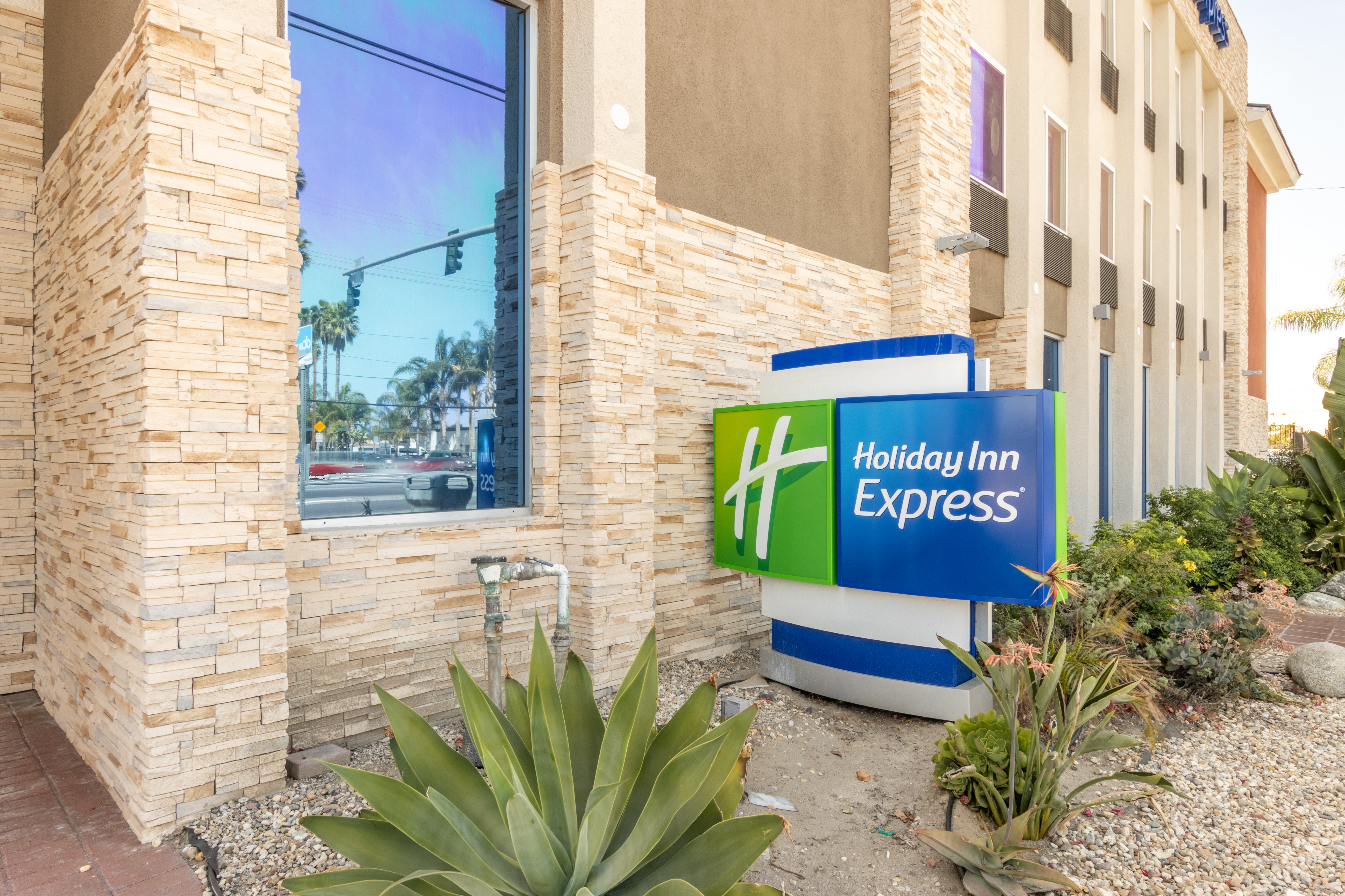 Holiday Inn Express Anaheim West, an Ihg Hotel