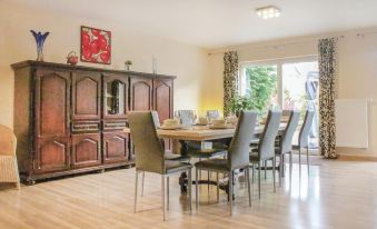 Awesome Home in Borlo with 4 Bedrooms and Wifi - Housity