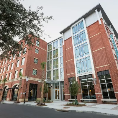 Homewood Suites by Hilton-查爾斯頓歷史區 鄰近St. Matthews Lutheran Church的酒店