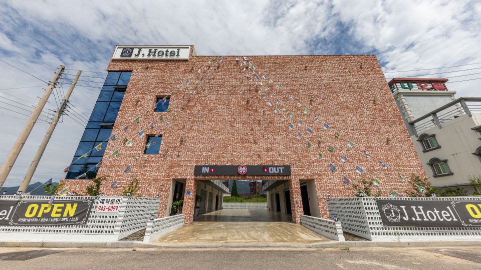Geochang Hotel J