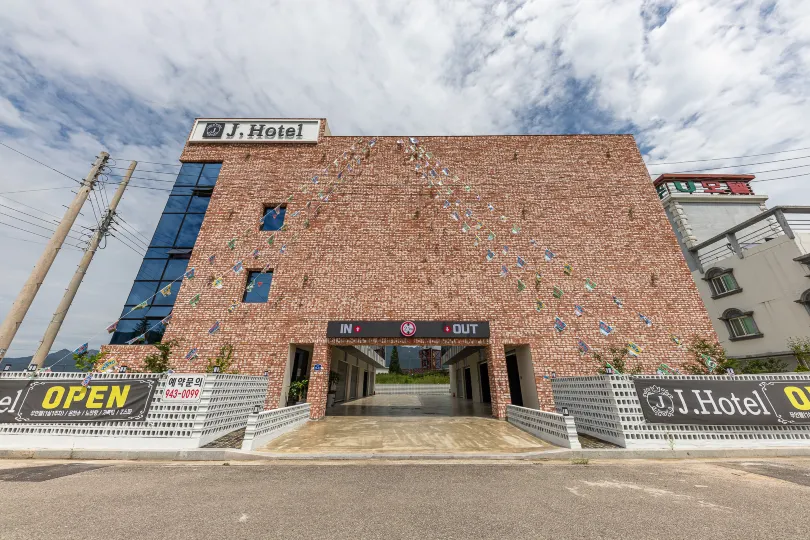 Geochang Hotel J