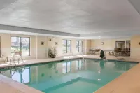 Comfort Inn & Suites West Chester - North Cincinnati فنادق في Beckett Ridge