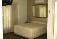 Francis Phillip Motor Inn and the Lodge Hotels in Singleton