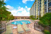Rosen Inn Closest to Universal - Pools