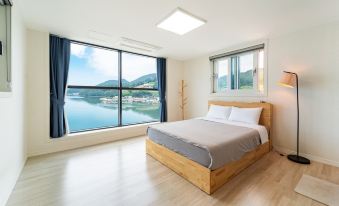 Large Room Two Beds Room (Single+Single)