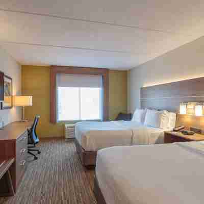 Holiday Inn Express & Suites Belleville Rooms