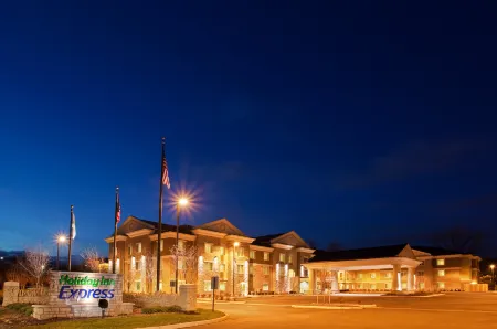 Holiday Inn Express Columbus - Dublin Отели рядом с достопримечательностью «Dublin Presbyterian Church»