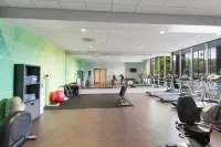 Holiday Inn CHICAGO NW CRYSTAL LK CONV CTR by IHG - gimnasio