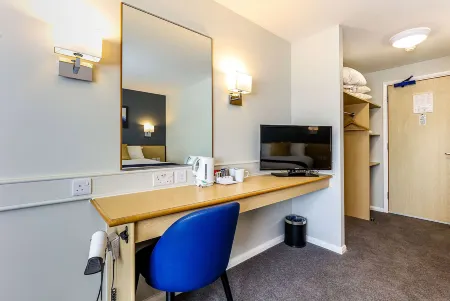 Days Inn by Wyndham Sedgemoor M5