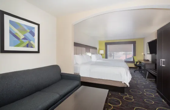 圖克姆卡里智選假日套房酒店