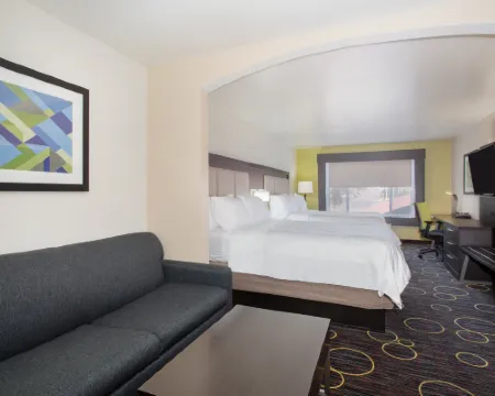 โรงแรมฮอลิเดย์อินน์เอ็กซ์เพรสแอนด์สวีทส์ ทูคัมคารี บาย IHG โรงแรมในตูกุมการิ