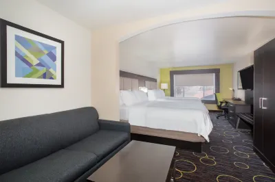 Holiday Inn Express & Suites Tucumcari Hotels in 
