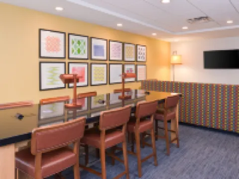 Holiday Inn Express & Suites INDIANAPOLIS DTN-CONV CTR AREA by IHG Hotels in Indianapolis