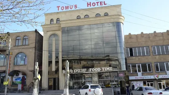 トムズ ホテル