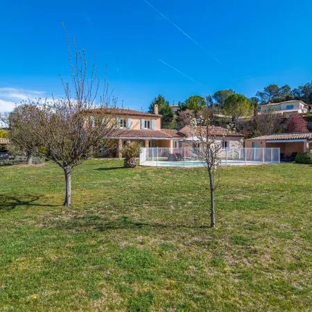 Villa Liliarty Отели в г. Каркес