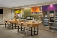 Home2 Suites des Moines at Drake University - ジム