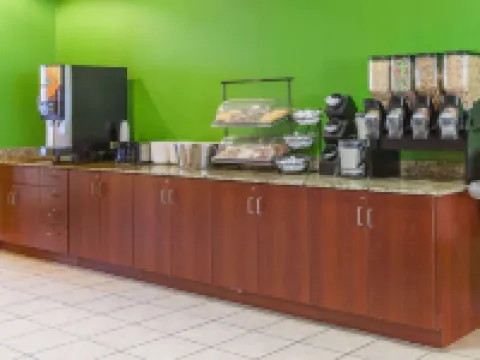 Microtel Inn & Suites by Wyndham Rogers Hotels in Rogers