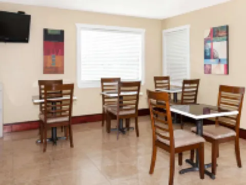 Howard Johnson by Wyndham Lafayette Hotels in Lafayette