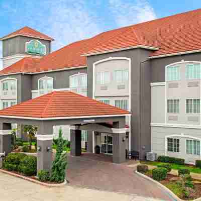 La Quinta Inn & Suites by Wyndham Cleburne Hotel Exterior
