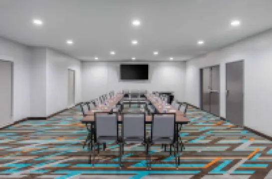 Clarion Inn & Suites DFW North