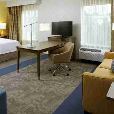 Hampton Inn & Suites Pittsburgh Airport South–Settlers Ridge Rooms