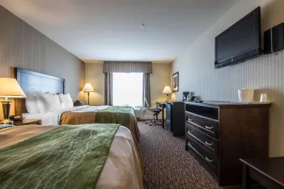 Comfort Inn & Suites Hotel dekat Tynehead Hatchery