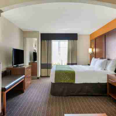 Comfort Suites Stevensville – St. Joseph Rooms