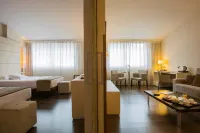 Yomo Mola Park Hotels in 
