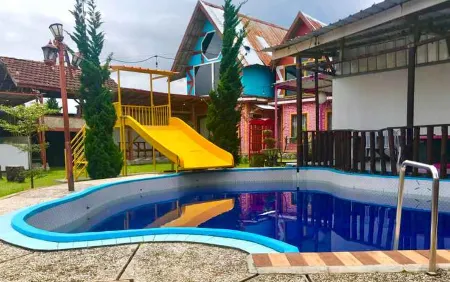 Shinta Corner Ranch and Resort Отели в г. Pangalengan