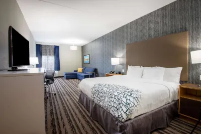 La Quinta Inn & Suites by Wyndham Buffalo Amherst Hotels in Pendleton