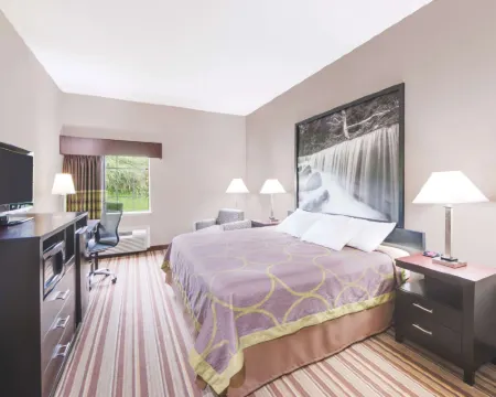 Super 8 by Wyndham Monett Hotels in Monett