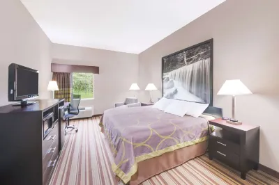 Super 8 by Wyndham Monett Hotels in Monett