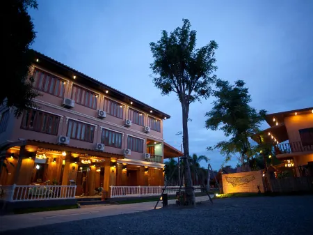 Srisawat Resort Отели рядом с достопримечательностью «Camel Republic»