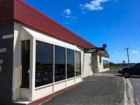 Regatta Point Tavern & Holiday Villas Hotels in Strahan