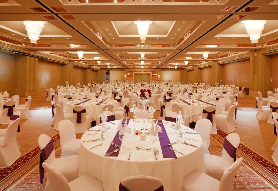 2. 크라운 플라자 ..