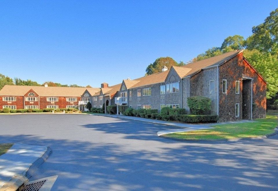 Gold Star Inn & Suites