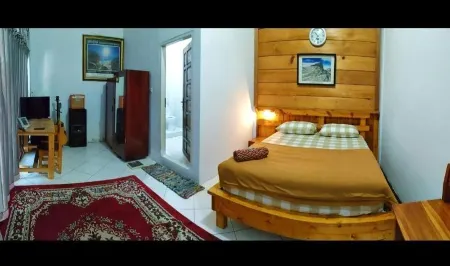 The Carstensz Homestay Отели в г. Marusu