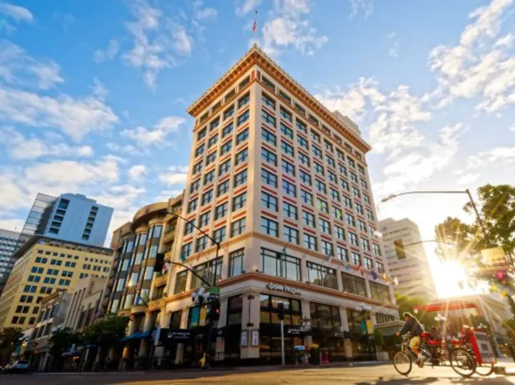 Gaslamp Plaza Suites