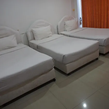 Phetsuwan Hotel