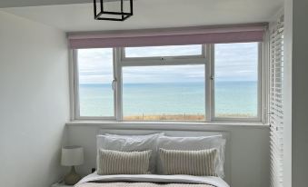 Sea Facing 2Bd Terraced Home - Peacehaven
