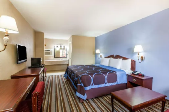 Super 8 by Wyndham Mt. Pleasant TX