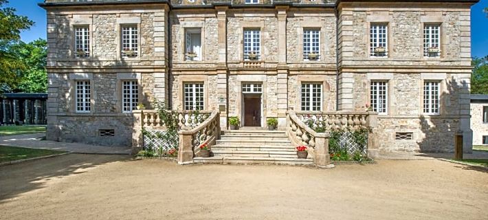 Domaine De Barres Hotels in Lozere