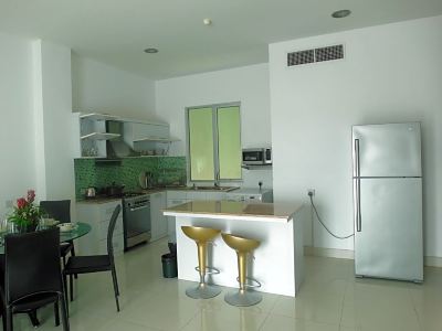 2 Bedroom Apartment - 1 King & 2 Single Beds