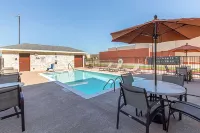 Comfort Suites Kyle - Pools