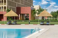โรงแรมราดิสสันบลู ณ นฺดจามีนา - ที่มีสระว่ายน้ำ