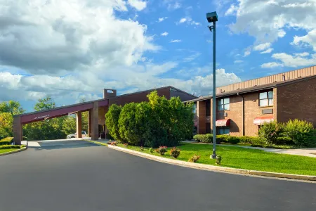 Red Roof Inn & Suites Lexington – Hamburg