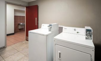 Red Roof Inn & Suites Lexington – Hamburg