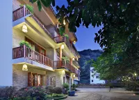 聽月樓民宿（陽朔十里畫廊) 聚竜潭周辺のホテル